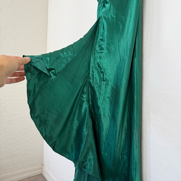 Vintage Zum Zum by Niki Livas Emerald Green Satin Halter Evening Gown Prom Dress - Picture 14 of 16